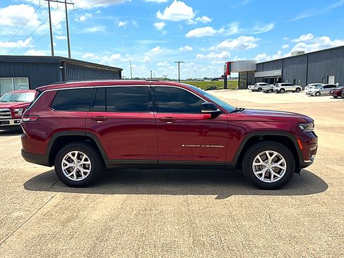 Used 2022 Jeep Grand Cherokee L Limited AWD/4WD image 9