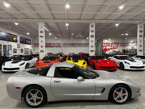 Used 2004 Chevrolet Corvette Coupe w/ Preferred Equipment Group RWD image 6