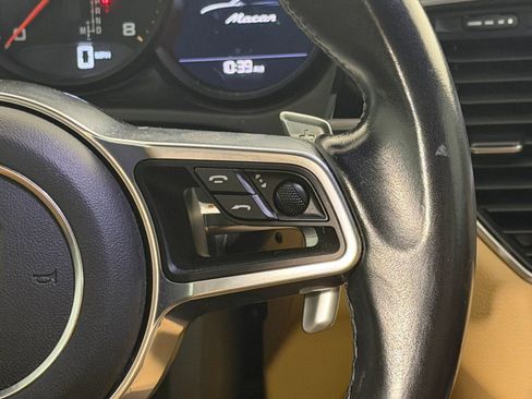 Used 2018 Porsche Macan AWD/4WD image 25