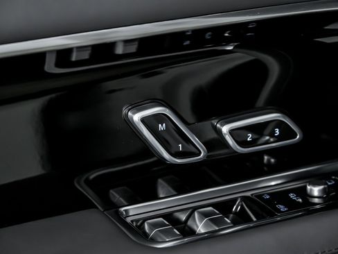 Used 2024 Land Rover Range Rover Long Wheelbase Autobiography image 19