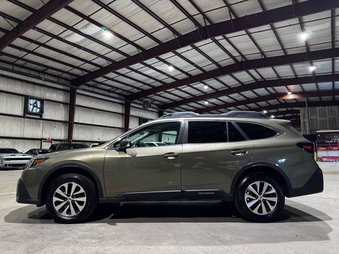 Used 2022 Subaru Outback Premium image 8