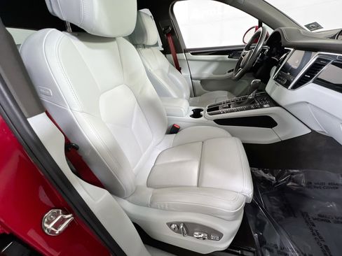 Used 2018 Porsche Macan S image 29