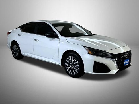 Used 2024 Nissan Altima 2.5 SV AWD/4WD image 4