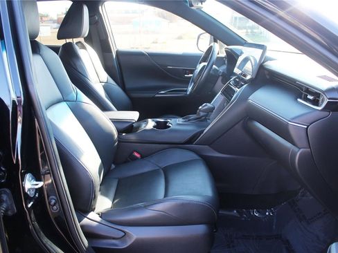 Used 2023 Toyota Venza XLE image 47