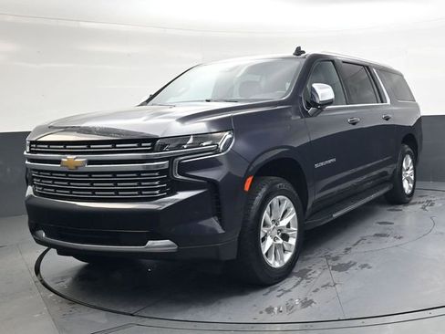 Used 2023 Chevrolet Suburban Premier image 10