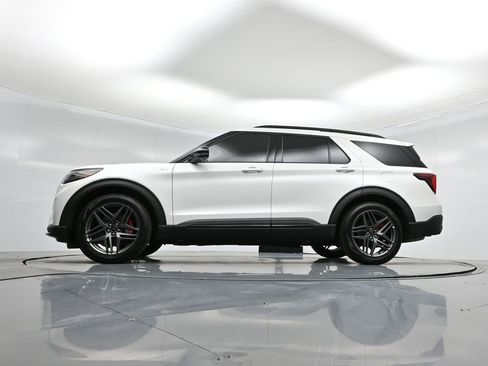 Certified 2025 Ford Explorer ST-Line w/ Premium Package image 8