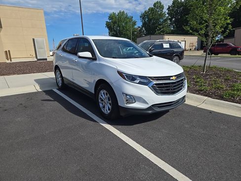 Used 2019 Chevrolet Equinox LT w/ Driver Convenience Package FWD image 3