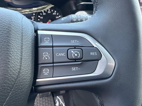 New 2026 Jeep Compass Latitude w/ Driver Assistance Group AWD/4WD image 28