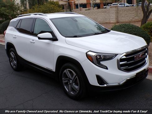 Used 2021 GMC Terrain SLT image 1