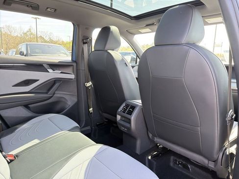 New 2026 Volkswagen Tiguan SE R-Line FWD image 18