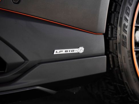 Used 2023 Lamborghini Huracan Sterrato image 13