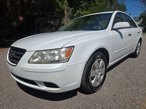 Used 2010 Hyundai Sonata GLS FWD image 2