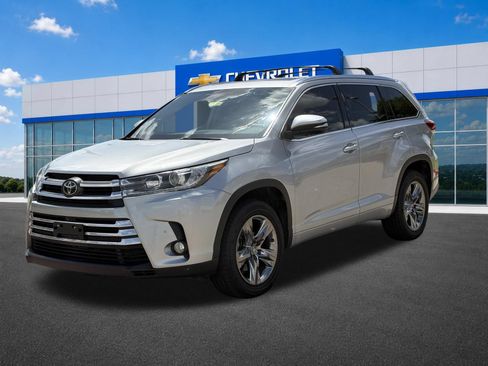 Used 2018 Toyota Highlander Limited Platinum FWD image 3