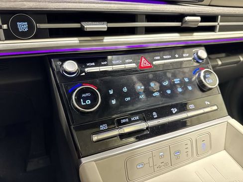 Used 2025 Hyundai Santa Fe Limited FWD image 22