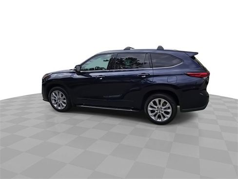 Used 2021 Toyota Highlander Limited image 6