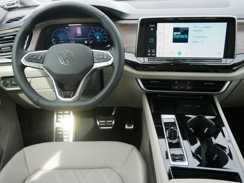 New 2025 Volkswagen Atlas SE image 8