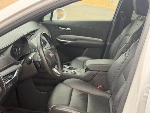 Used 2020 Cadillac XT4 Premium Luxury image 5