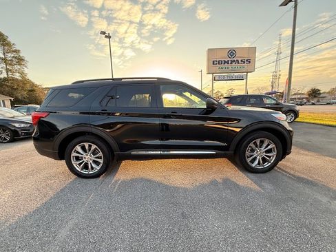 Used 2020 Ford Explorer XLT w/ Equipment Group 202A image 3