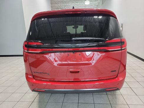 New 2026 Chrysler Pacifica Select w/ S Appearance Package image 5