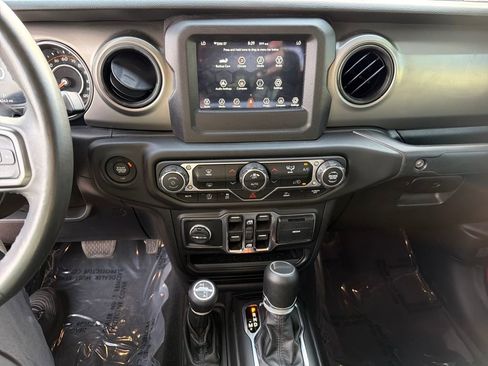 Used 2022 Jeep Gladiator Willys image 25