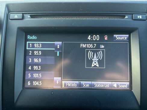 Used 2017 Toyota Camry SE image 16