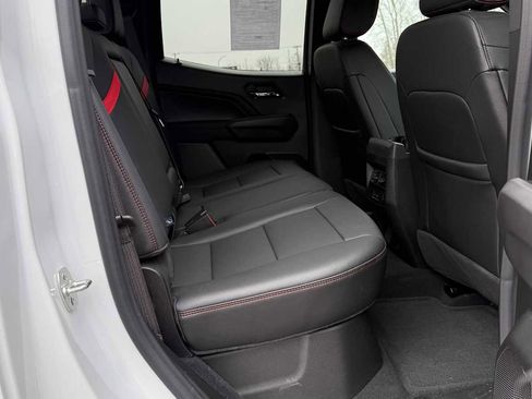 Used 2025 Chevrolet Colorado Z71 w/ Technology Package image 11