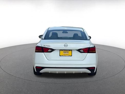 Used 2025 Nissan Altima 2.5 SV FWD image 12