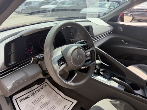 Certified 2022 Hyundai Elantra SEL FWD image 27