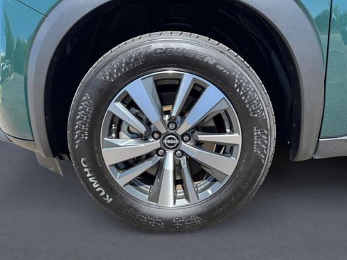 Used 2025 Nissan Pathfinder SL AWD/4WD image 14