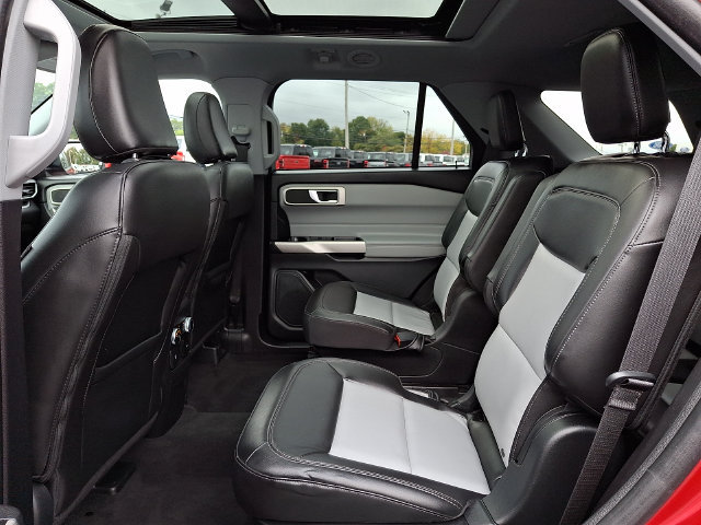 Used 2022 Ford Explorer XLT w/ Equipment Group 202A AWD/4WD image 10