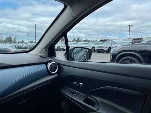 Used 2025 Nissan Versa SV FWD image 34