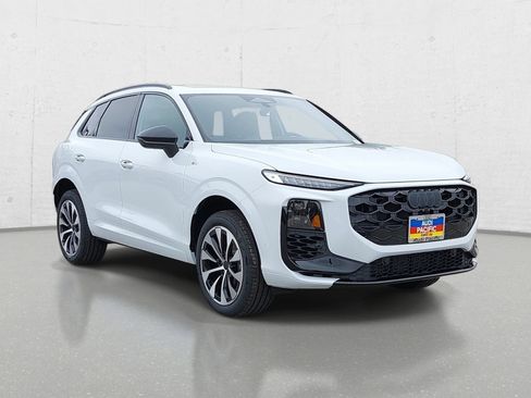New 2026 Audi Q3 quattro 2.0T AWD/4WD image 3