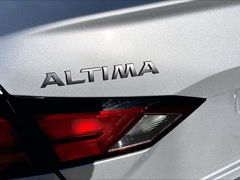 Used 2024 Nissan Altima 2.5 SV image 23