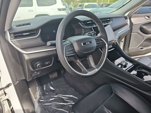 Certified 2023 Jeep Grand Cherokee Limited AWD/4WD image 16