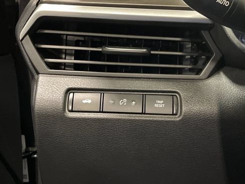 Used 2025 Nissan Altima 2.5 SV AWD/4WD image 29