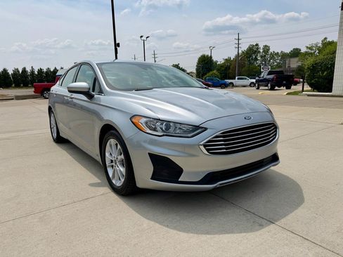 Used 2020 Ford Fusion SE FWD image 5