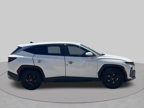 Used 2025 Hyundai Tucson SE FWD image 6