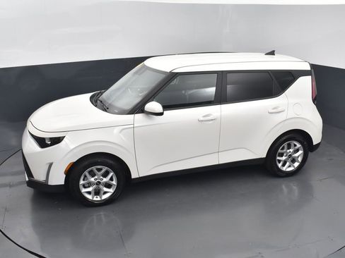 Used 2023 Kia Soul LX w/ LX Technology Package image 38