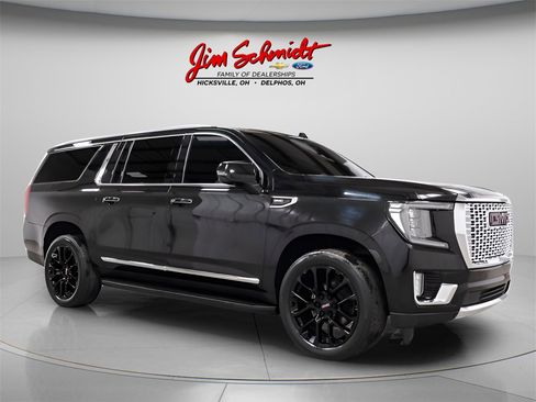 Used 2022 GMC Yukon XL SLT w/ SLT Luxury Package image 1