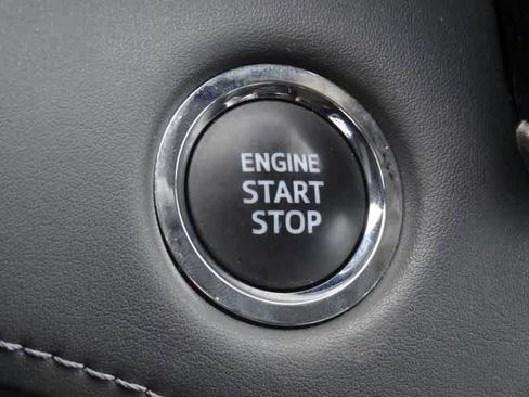 Used 2023 Toyota Highlander XLE FWD image 25