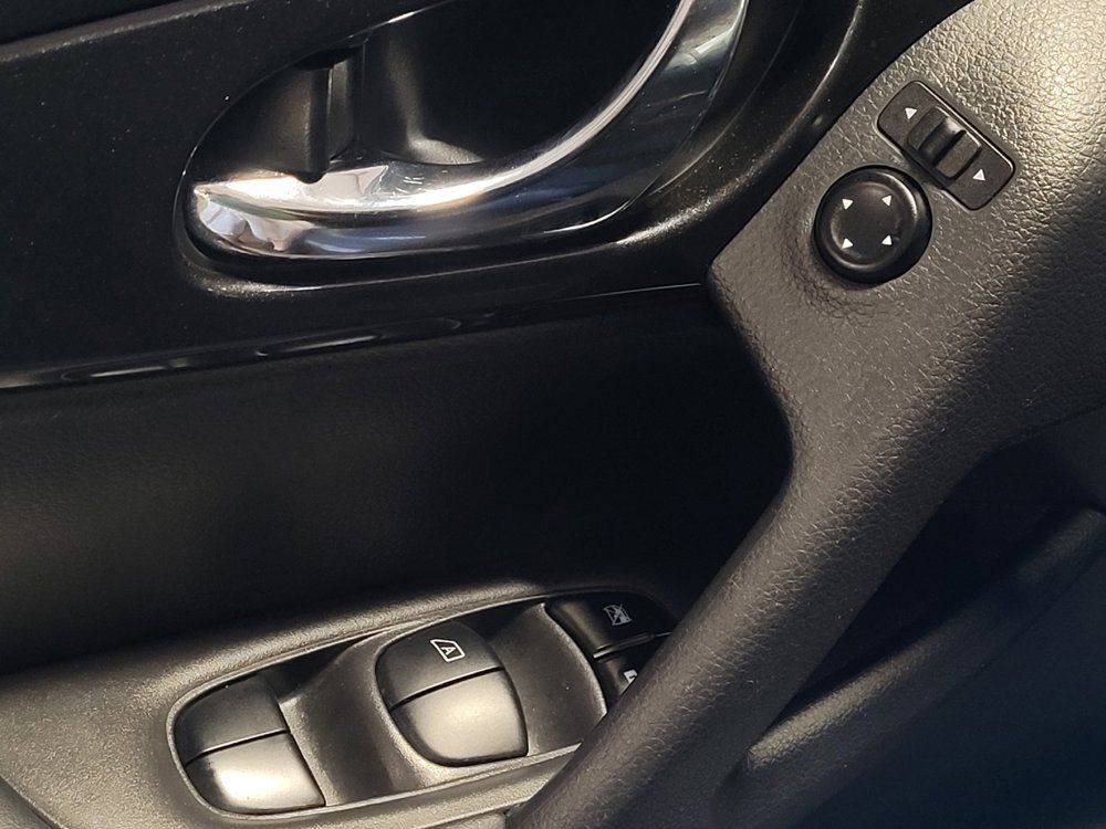 Used 2020 Nissan Rogue SV FWD image 27