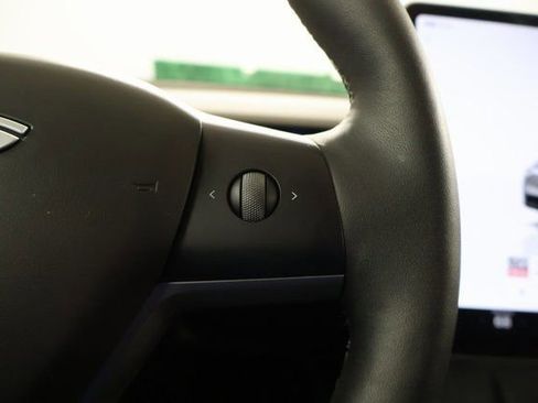 Used 2025 Tesla Model Y Long Range image 18