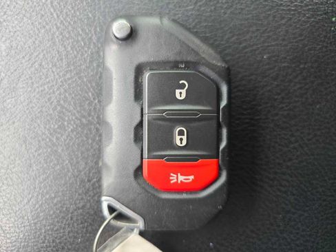Used 2021 Jeep Wrangler Unlimited Rubicon AWD/4WD image 21