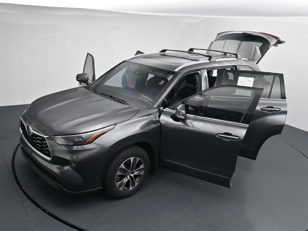 Used 2022 Toyota Highlander XLE AWD/4WD image 26