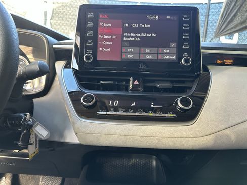 Used 2020 Toyota Corolla LE image 20