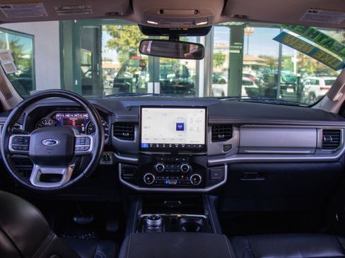Used 2024 Ford Expedition Max XLT image 15