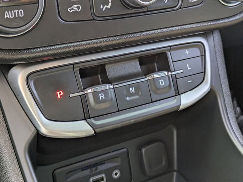 Used 2023 GMC Terrain SLT image 23