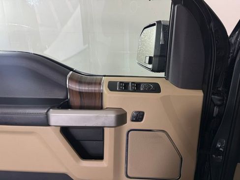 Used 2015 Ford F150 Lariat image 24