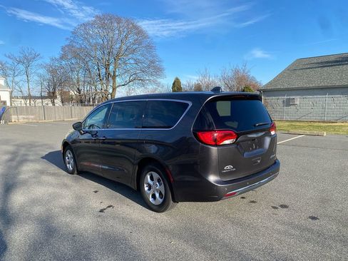 Used 2018 Chrysler Pacifica Touring Plus image 8