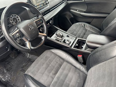 Used 2022 Mitsubishi Outlander SE image 10